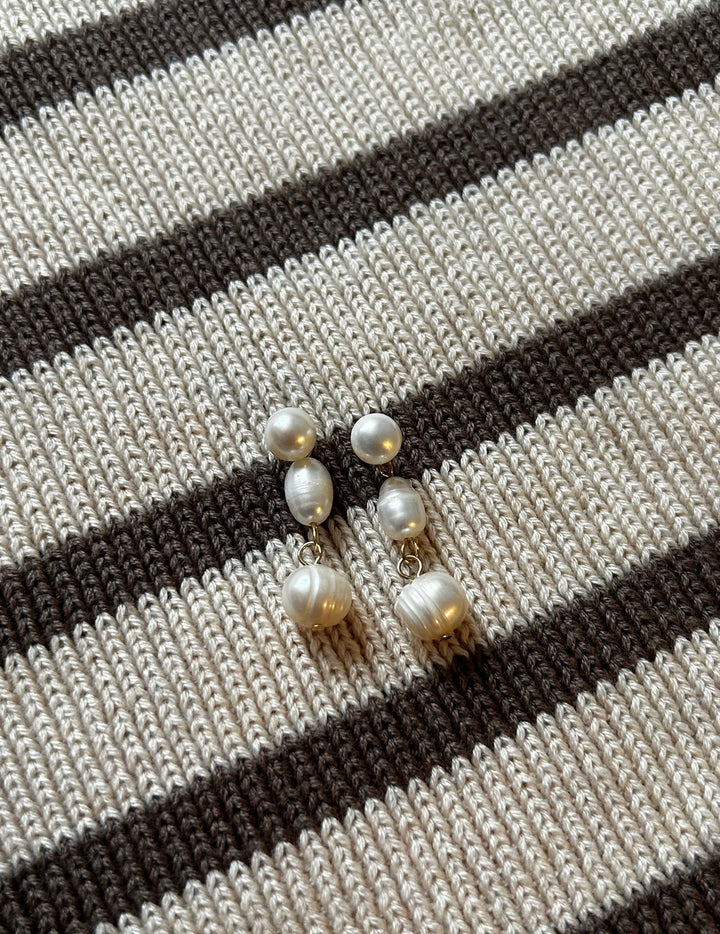 Pearly White Earrings